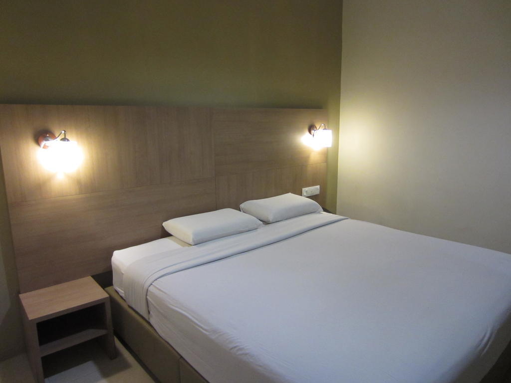 Radiant Hotel Sitiawan Habitación foto
