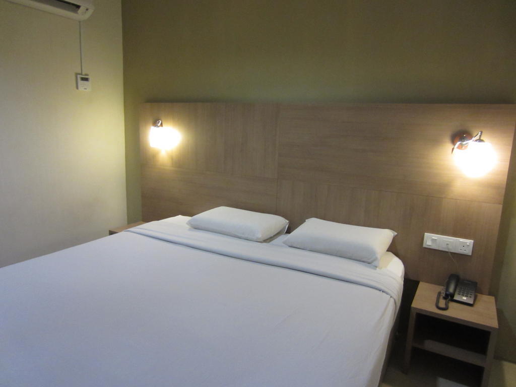 Radiant Hotel Sitiawan Habitación foto
