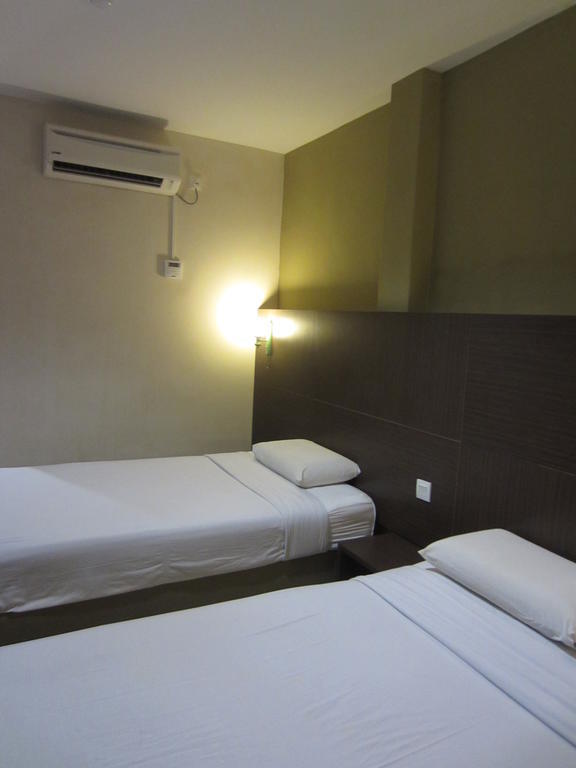 Radiant Hotel Sitiawan Habitación foto